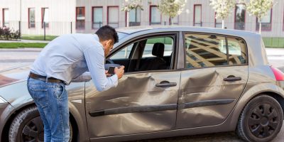 Les carrossiers travaillent le plus souvent en étroite collaboration avec les assureurs.