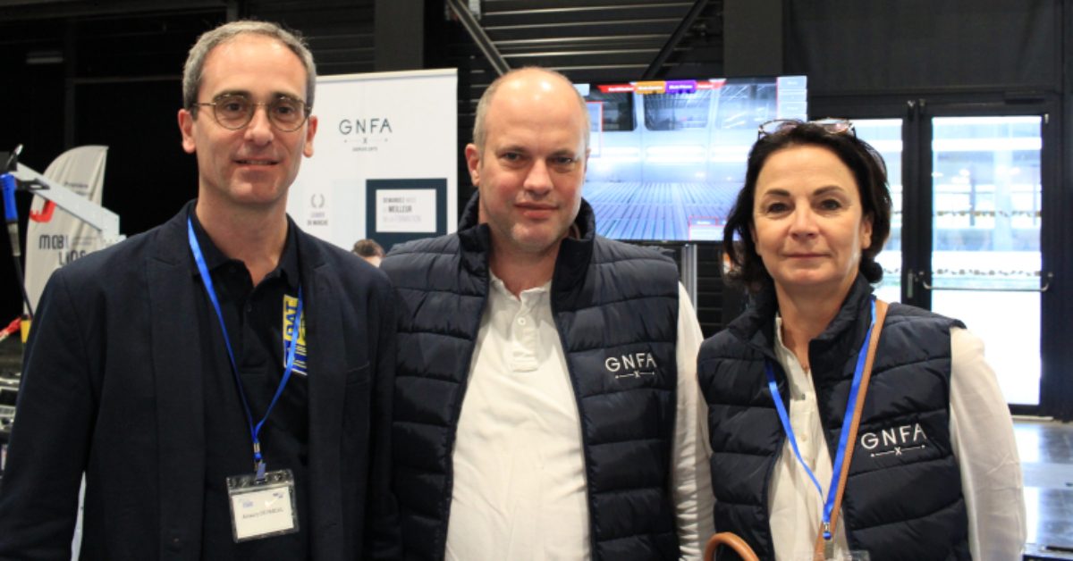 Amaury de Pascal (à gauche sur la photo), pose en compagnie de Yann Sellier et Virginie de Pierrepont.