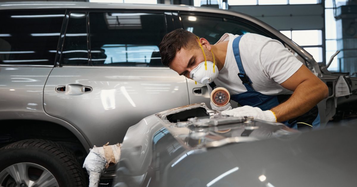 La formation, initiale ou continue, est primordiale pour monter en compétences dans le domaine de la carrosserie automobile.