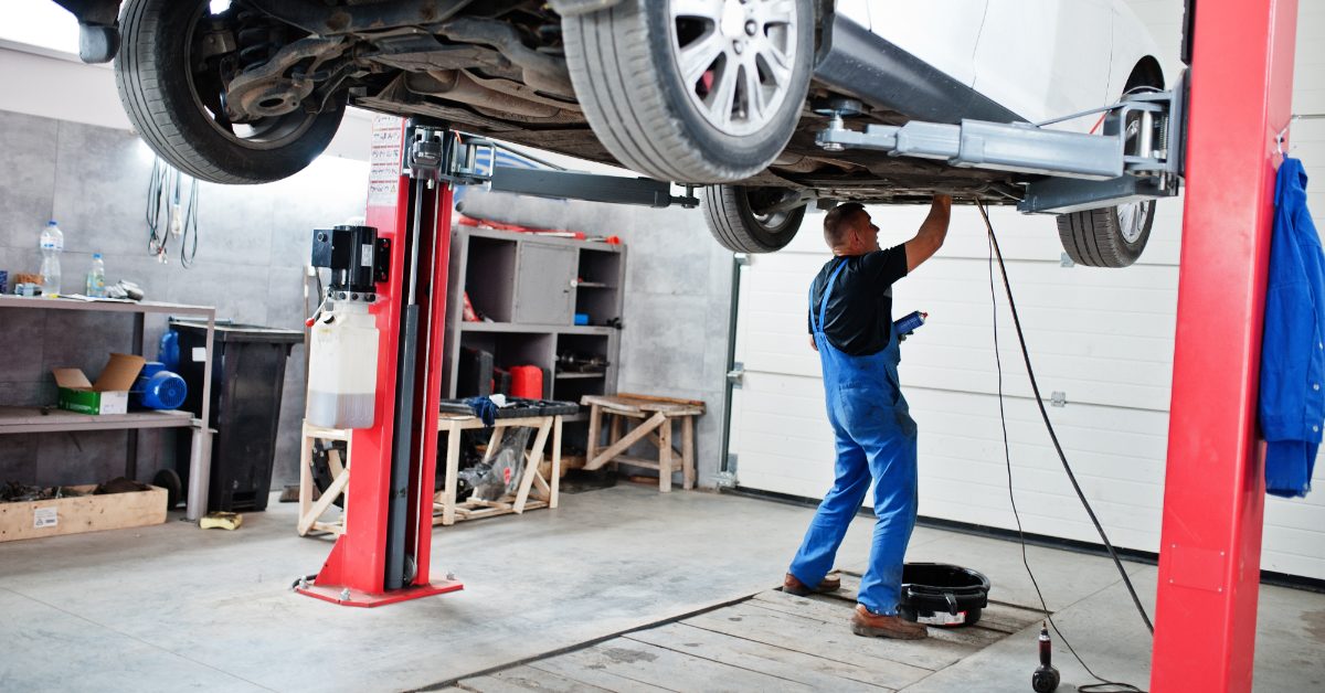 En France, le contrôle technique d'une voiture neuve s'effectue au bout de quatre ans, puis tous les deux ans.