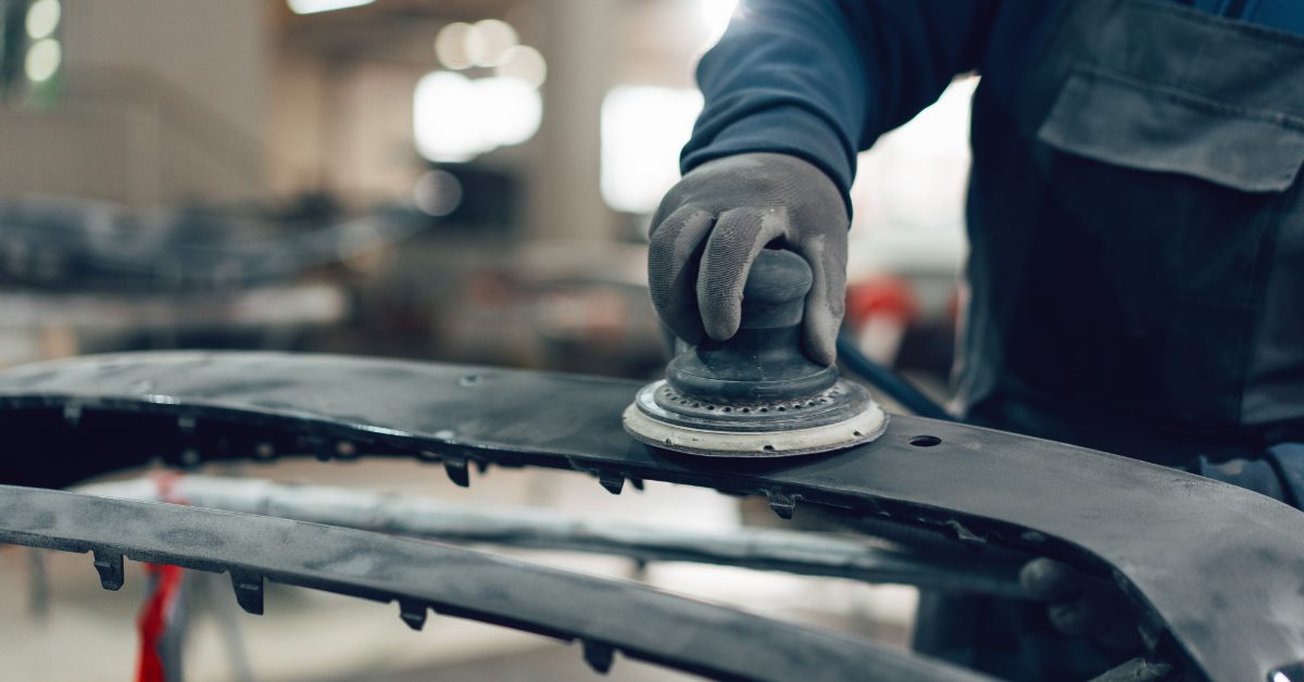 Devenir aide-carrossier avec le programme de reconversion professionnelle du GNFA, c'est possible.