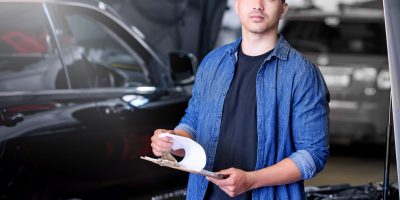 Les certificats d'immatriculation et d'assurance sont demandés lors d'un passage au contrôle technique.