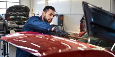 Dans le domaine de la carrosserie, les techniques évoluent régulièrement, et la mise à jours des compétences des professionnels est donc nécessaire.